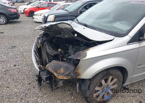 2009 Chrysler Town & Country Touring из США, поврежденный, VIN 2A8HR541X9R661541